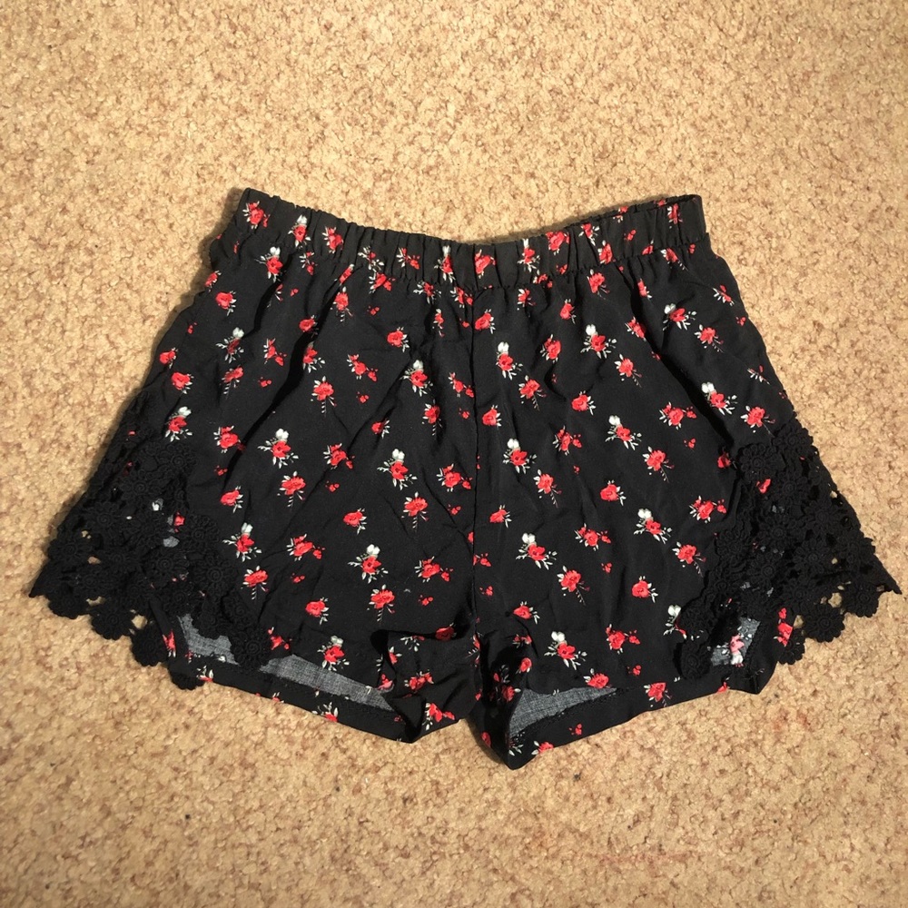 Soft Shorts ❤️🖤NEVER WORN